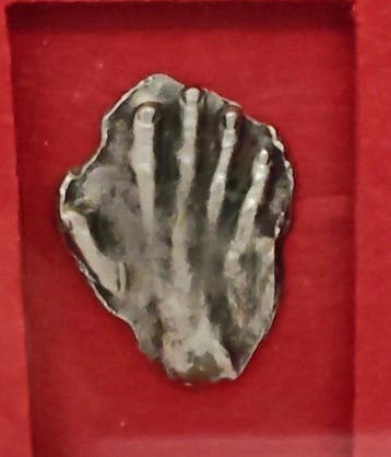 Salvador Dali (1904-1989) - sculptuur, Mano della Bibbia