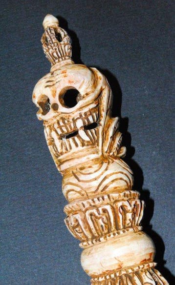 Phurba uit botten gesneden, met doodshoofd, sjamaan, 28 cm,, Antiek en Kunst