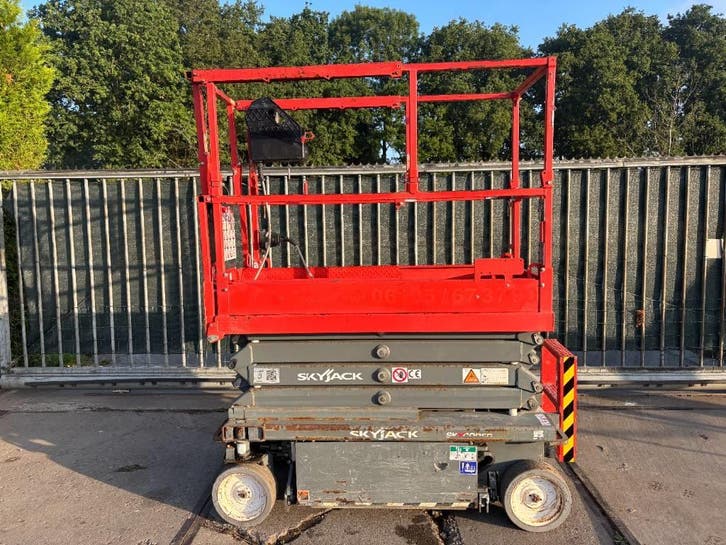 SkyJack SJ 3219 8m schaarlift Skyjack hoogwerker schaar, Zakelijke goederen, Machines en Bouw | Liften, Steigers en Ladders, Ophalen