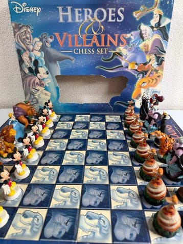 Schaakspel - Disney Heroes & Villains Chess Set, Nieuw