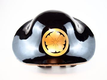 Japanse jingasa-helm - Jingasa met een familiewapen