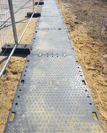 Rijplaten koppelbaar met antislip profiel., Nieuw