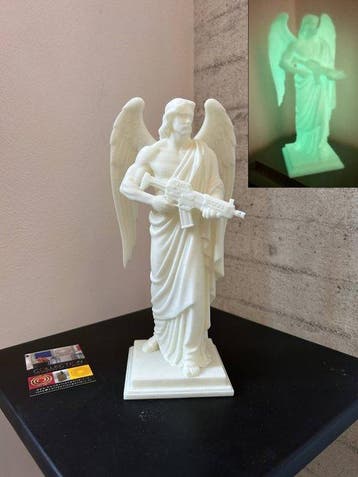 Andrea Giorgi - Contemporary angel (glow in the dark)