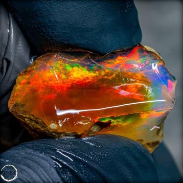 Crystal Opal – Een vuurwerk van licht en kleur 41,5ct- 8.3 g