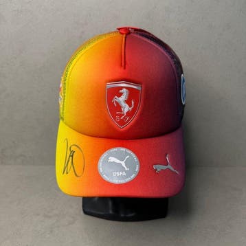 Ferrari - GP SILVERSTONE 2025 - Lewis Hamilton - 2025 - Pet, Verzamelen, Nieuw