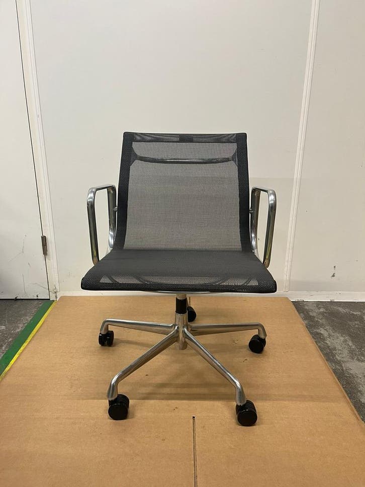 Vitra Eames Ea 117 Bureaustoel - Incl. 5 Jaar Garantie, Huis en Inrichting, Bureaustoelen, Bureaustoel, Zwart, Zo goed als nieuw