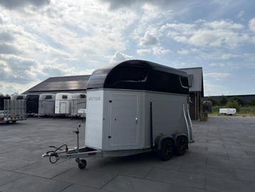Sirius 2-paards trailer S75 met zadelkamer en klep deur 2019, Ophalen, Gebruikt, Aluminium, 2-paards trailer