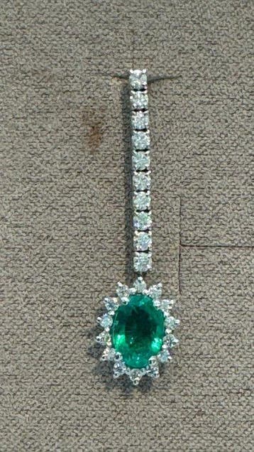 Hangoorbellen - 18 karaat Witgoud - 2.50ct. tw. Smaragd -