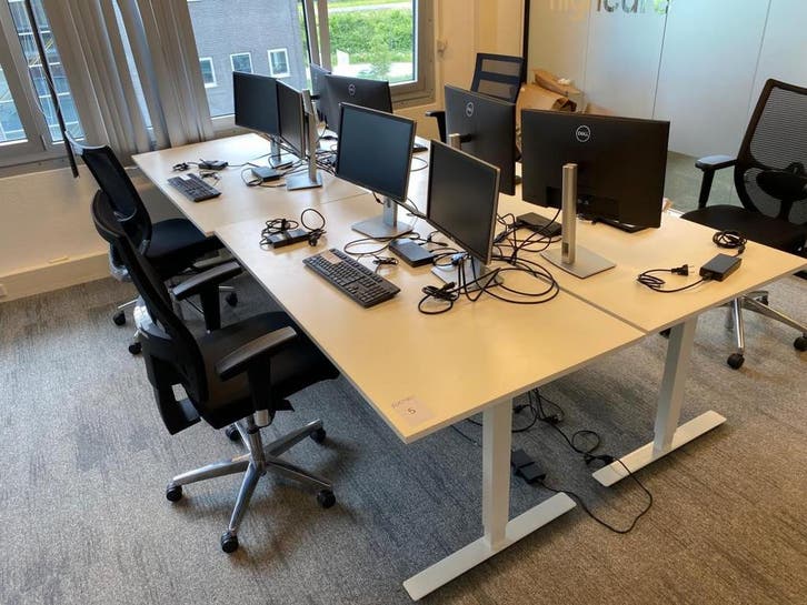 Online veiling: 4 handmatig verstelbare bureaus 80x160 cm +, Zakelijke goederen, Kantoor en Winkelinrichting | Kantoormeubilair en Inrichting