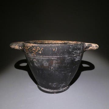 Oud-Grieks, Magna Graecia Aardewerk Grote skyphos. 19 cm