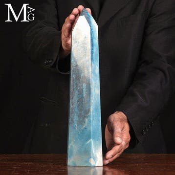 Trolleite-obelisk met etherisch hemelsblauw Elegante