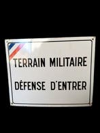 Oude geëmailleerde plaat - MILITAIR TERREIN BETREDEN, Antiek en Kunst