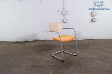 Lande vergaderstoel lichtoranje berken rug sledeframe, Verzenden, Gebruikt
