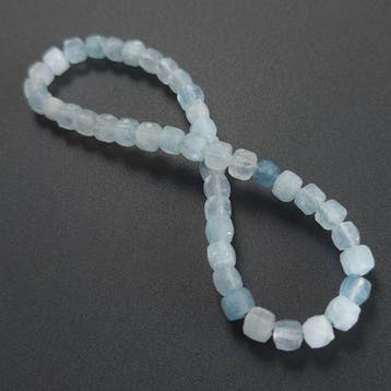Armband Aquamarijn. Facetparels in kubusvorm. Natuurlijke