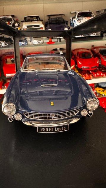 KK-Scale 1:18 - Modelauto - Ferrari 250 GT Lusso (1962), Nieuw