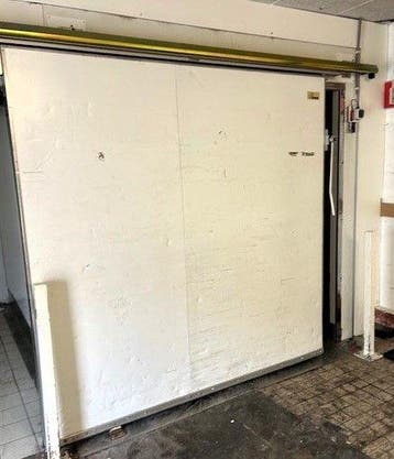 Koelcel schuifdeur Smeva met rails B210,5 x H212cm, Gebruikt