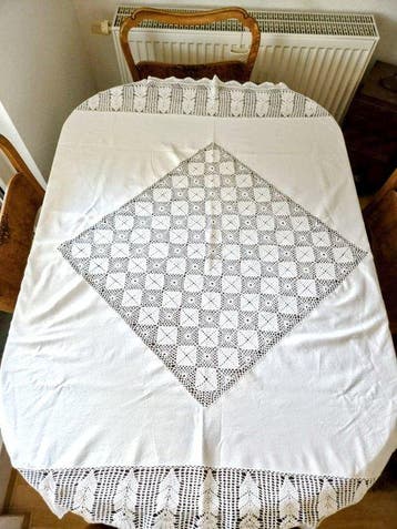 2 edle Vintage Tischdecken (135x135 cm) – Reine Baumwolle,