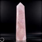Prachtige rozenkwarts-obelisk – Symbool van liefde en