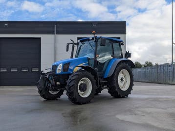 Land- of bosbouwtrekker, NEW HOLLAND, T5040, 2010, Nieuw