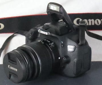 Canon EOS 700D + EF-S 18-55mm 1:3.5-5.6 III en overige, Nieuw