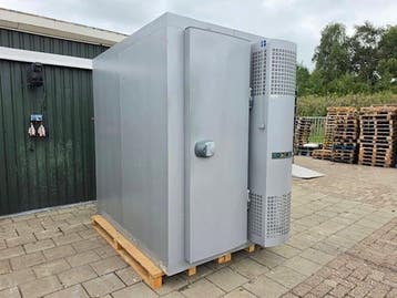 Vriescel 140 x 200 x 211 cm stekker klaar, Nieuw in verpakking, Koelen en Vriezen
