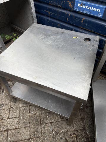 RVS WERKTAFEL MET KABELGAT 70 x 70 x 61cm (B x D x H) Wordt, Ophalen of Verzenden, Gebruikt