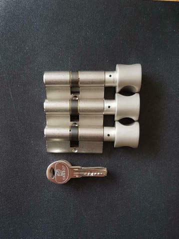 3 Draaiknop cilinders 60 mm met 6 veilige keersleutels skg**, Doe-het-zelf en Verbouw, Verzenden, Nieuw, Koper of Messing, Slot