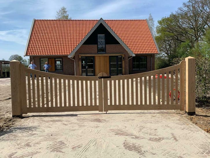Stijlvolle Eiken Toegangspoort, Tuin en Terras, Tuinpoorten, Nieuw, Hout, Draaipoort, 100 tot 150 cm, 200 cm of meer, Ophalen of Verzenden