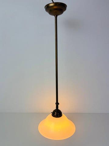 Lamp - Art Deco verstelbare messing hanglamp met melkwit, Antiek en Kunst, Curiosa en Brocante