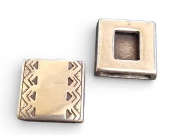 1 x Jolie leerschuiver vierkant 18 x 18 x 6 mm – gleuf 13., Ophalen of Verzenden, Nieuw, Kraal