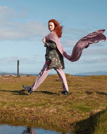 Breipatroon Omslagdoek Finola met kabels van Donegal Tweed, Ophalen of Verzenden, Nieuw