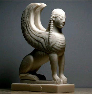 Beeld, Statua di leone con testa di donna mitica greca