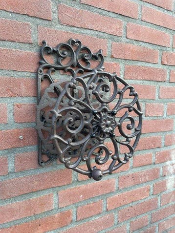 Decoratief ornament - Europa - Gietijzeren slanghouder