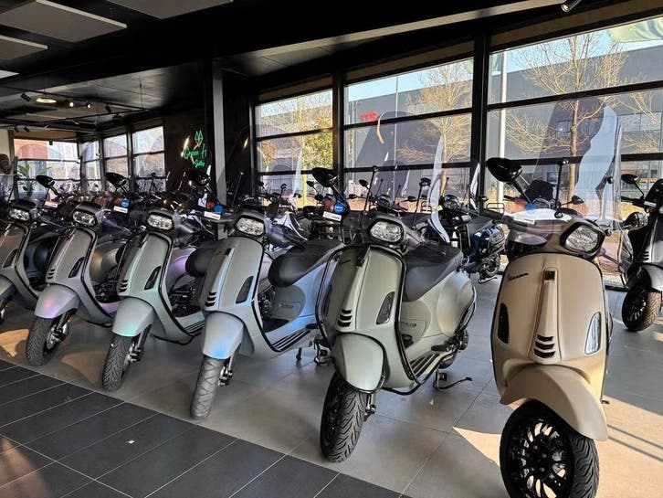Vespa Sprint GEBRUIKT en NIEUW, in elk gewenste CUSTOM kleur, Fietsen en Brommers, Scooters | Vespa, Nieuw, Ophalen of Verzenden