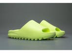 adidas Yeezy Slide - Lage sneakers - Maat 44 1/2 - GROEN, Kleding | Dames, Verzenden, Nieuw