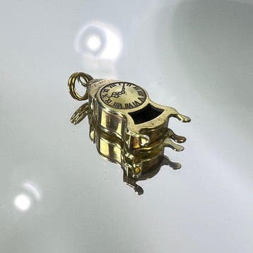 CHN - Beeldje - Miniature mantle clock pendant - .800 zilver