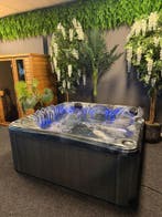 Jacuzzi / spa 200x200 – plug & play 220V – 5 pers. – 50 jets, Ophalen, Zo goed als nieuw, Pomp, Vast
