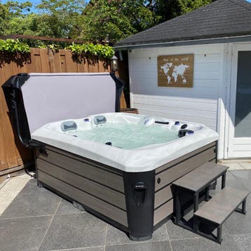 Op zoek naar een jacuzzi in jouw tuin? Ontdek een SPACUZZI, Tuin en Terras, Nieuw, Pomp, Vast