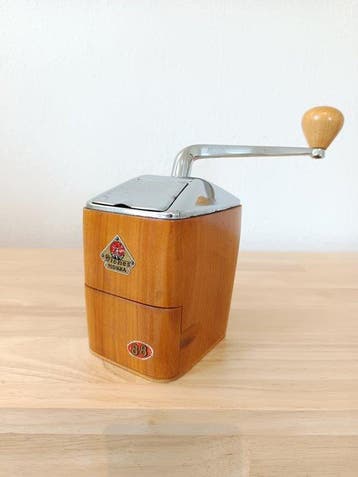 Dienes PeDe - Koffiemolen - model 88/ II - Kersenhout