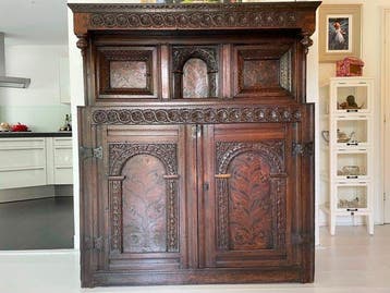 Kast - Eik - Jacobean