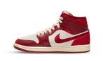 Air Jordan 1 Mid SE Tiki Leaf Team Red (W), Nieuw