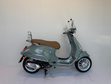 Vespa Primavera Snor 25 km/h, BWJ 2020, Misty Pearl Green, Fietsen en Brommers, Gebruikt, Ophalen of Verzenden, Benzine, Maximaal 25 km/u
