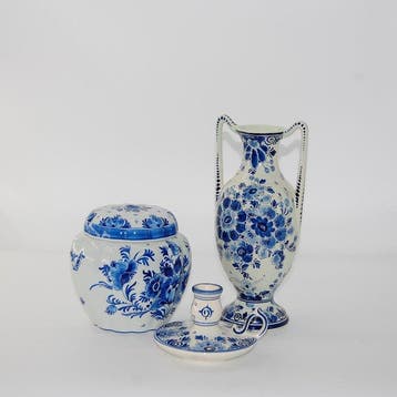 De Porceleyne Fles, Delft - Konvolut - Vaas (3) - Creamware
