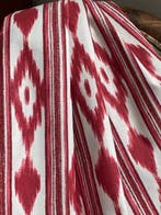 Dubbel breed, geweven stof met etnisch ikat-patroon in het, Antiek en Kunst
