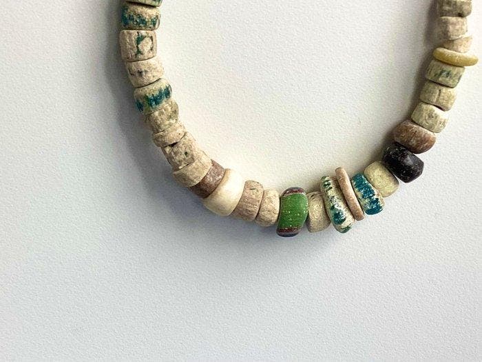 Assyriër Faience, Glas, Been, Keramiek Bracelet - 57 cm, Sieraden, Tassen en Uiterlijk, Antieke sieraden