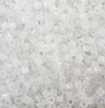 c.a. 5 gram Miyuki delicas 11/0 -  Opaque Opal white, Ophalen of Verzenden, Nieuw, Kraal