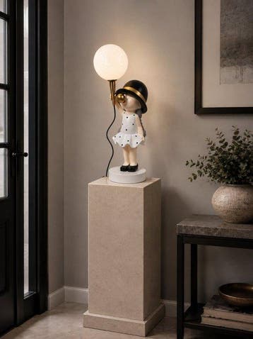 Beeld, girl with a bubblegum bubble - 48 cm - polyresin