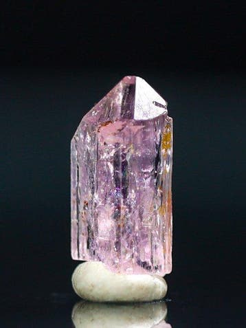 Braziliaanse zeldzaamste paarse imperiale topaas • 0,70 ct •