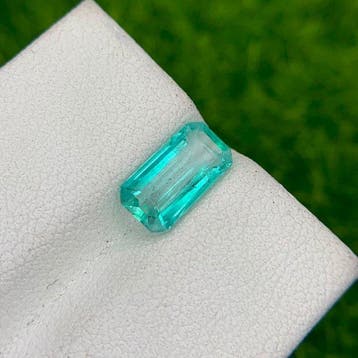 1 pcs Groen Smaragd - 1.40 ct - nternational Colored, Sieraden, Tassen en Uiterlijk, Nieuw