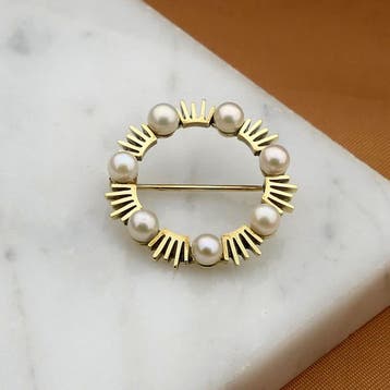 Gouden broche met parel, Sieraden, Tassen en Uiterlijk, Broches, Gebruikt, Ophalen of Verzenden, Met edelsteen, Goud